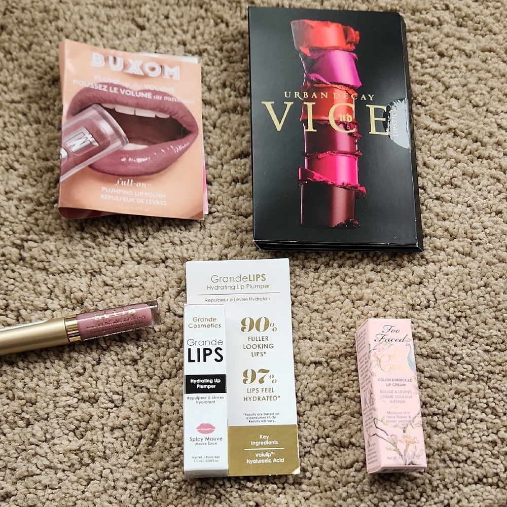 Urban Decay Vice Lipstick Collection with Pink and Red Shades